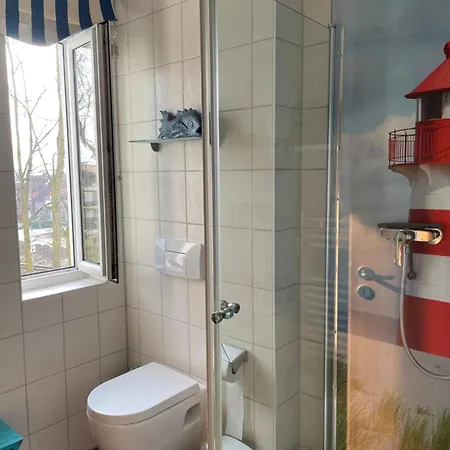 Apartment Yachthafentraum Direkt, Am Strand, Seebruecke,hafen, Shopping Kuehlungsborn